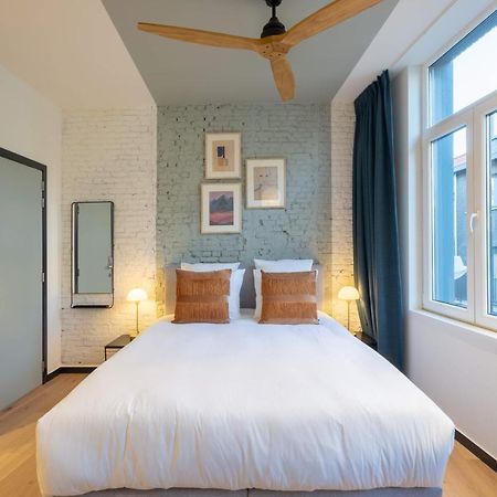 Shway - The Light Blue Parrot Appartement Antwerpen Buitenkant foto