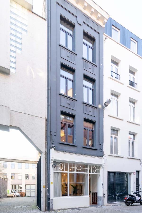 Shway - The Light Blue Parrot Appartement Antwerpen Buitenkant foto