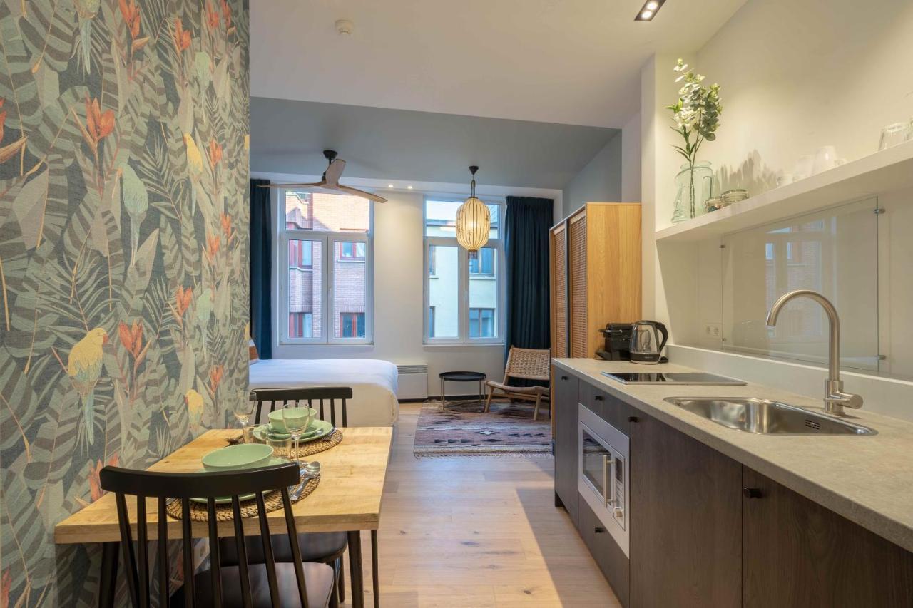 Shway - The Light Blue Parrot Appartement Antwerpen Buitenkant foto