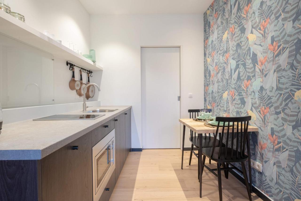 Shway - The Light Blue Parrot Appartement Antwerpen Buitenkant foto