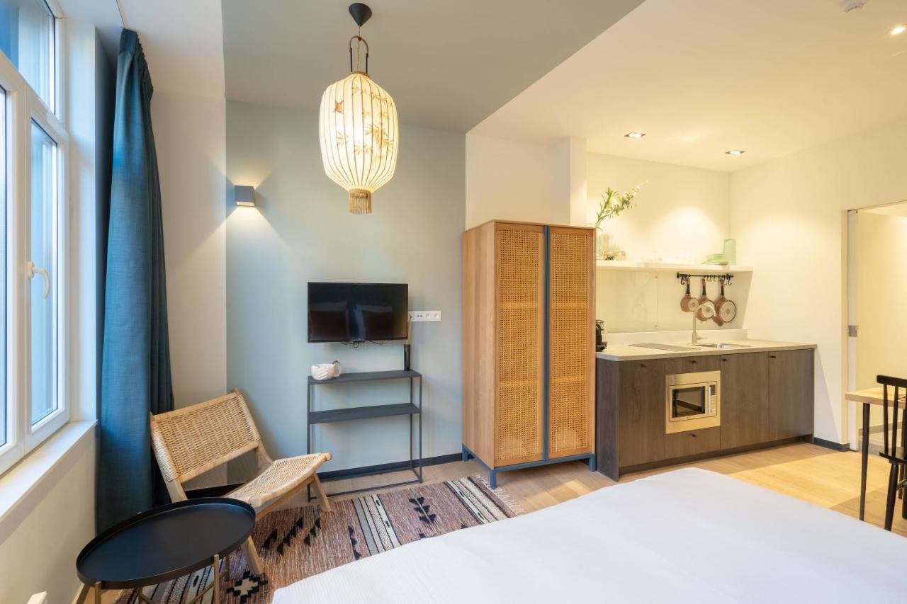 Shway - The Light Blue Parrot Appartement Antwerpen Buitenkant foto