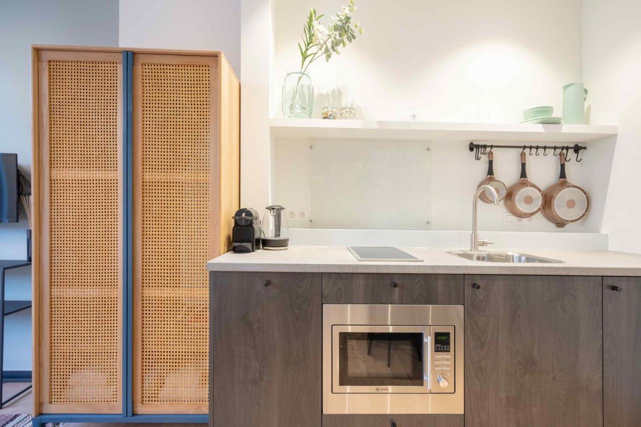 Shway - The Light Blue Parrot Appartement Antwerpen Buitenkant foto