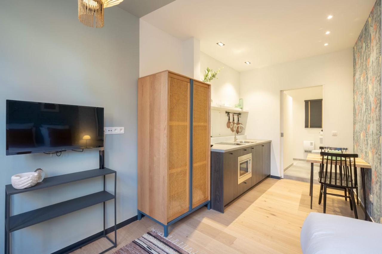 Shway - The Light Blue Parrot Appartement Antwerpen Buitenkant foto