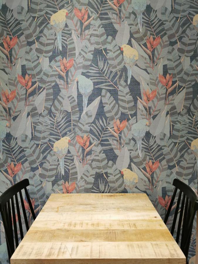 Shway - The Light Blue Parrot Appartement Antwerpen Buitenkant foto