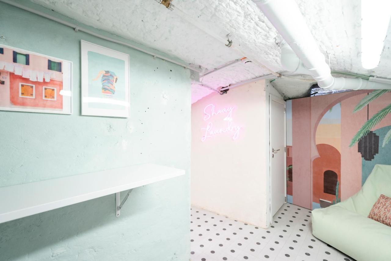 Shway - The Light Blue Parrot Appartement Antwerpen Buitenkant foto